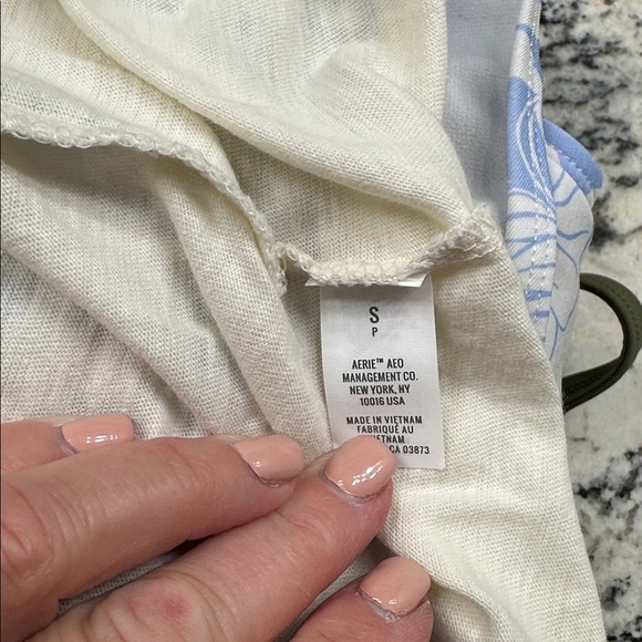 Aerie Cream and Gold Tee NWT - Picture 6 of 6